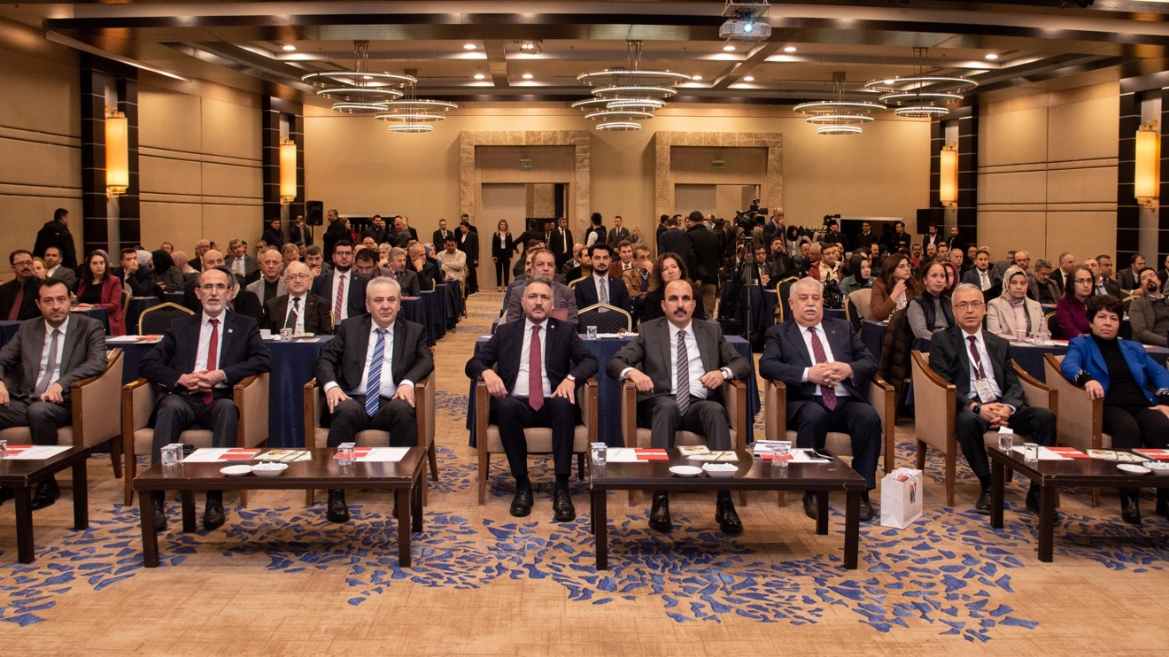 Rektör Aksoy, ‘Temiz Üretim, Yeşil Mutabakat ve Sürdürülebilir Atık Yönetimi Çalıştayı’na katıldı